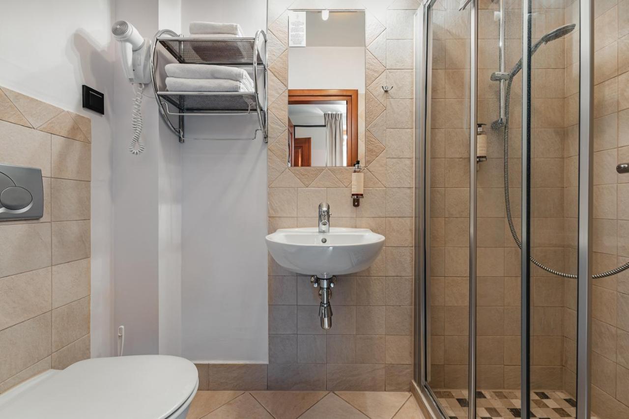 שצ'בניצה Hotel Batory מראה חיצוני תמונה