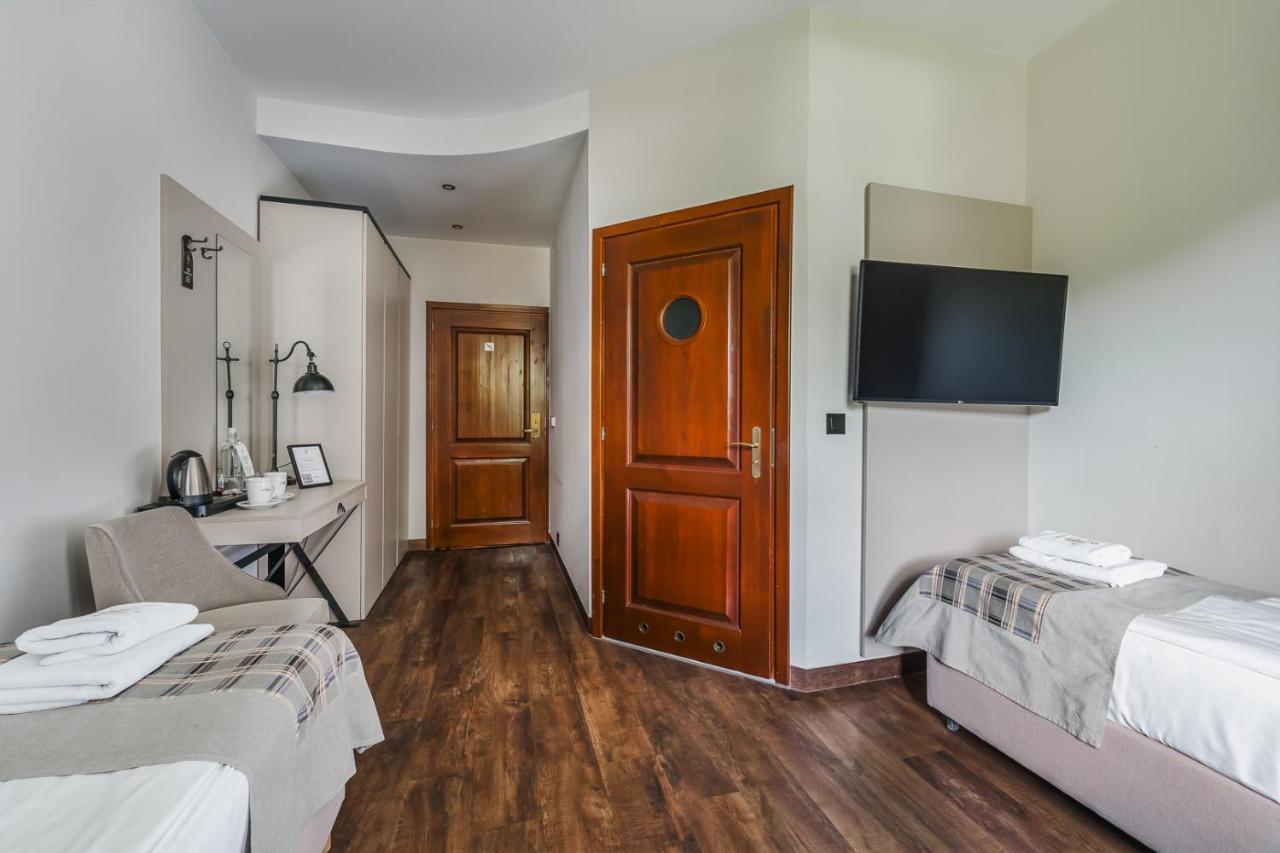 שצ'בניצה Hotel Batory מראה חיצוני תמונה